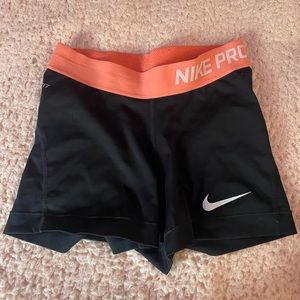 black nike pro